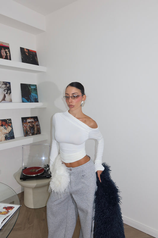 KIM white sweater