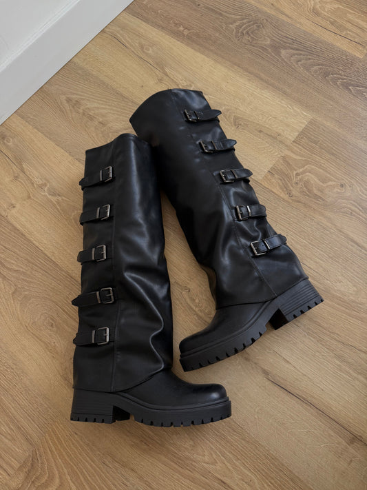 BOOTS AVENGER